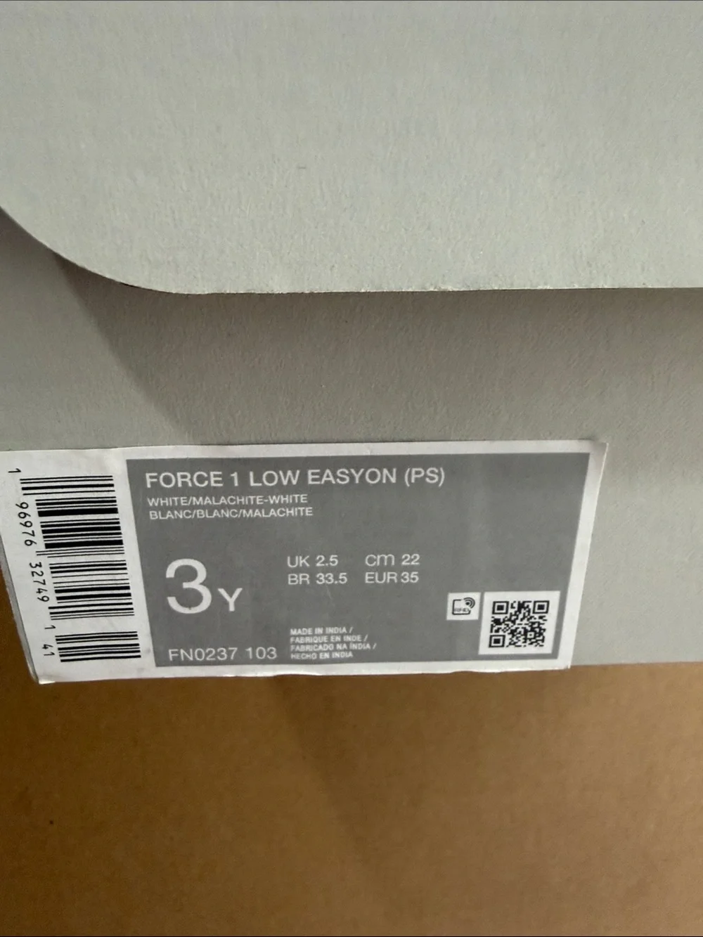 Nike Kids White and Green Air Force 1 Sneakers NWOT